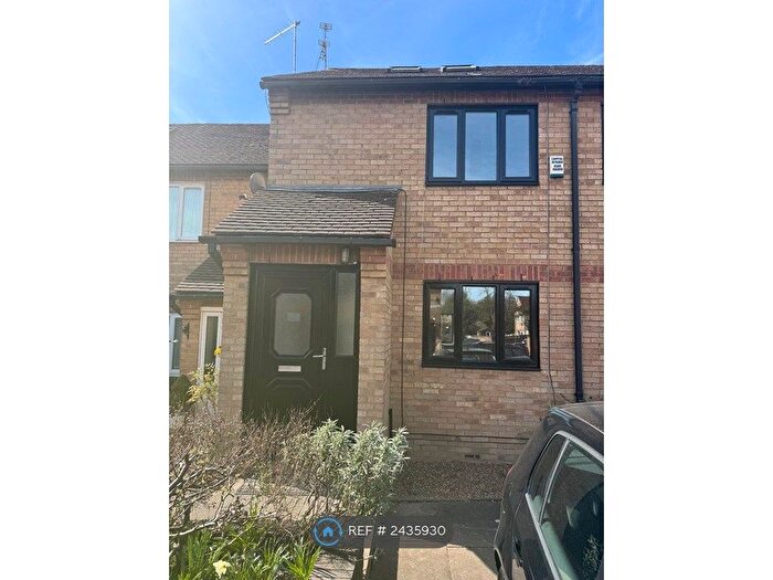 3 Bedroom Terraced House To Rent In Sycamore Hill, London, N11