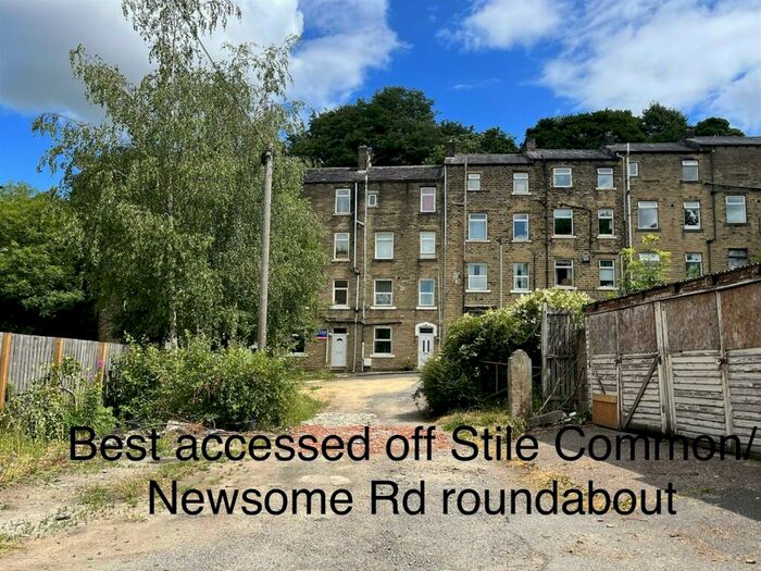 2 Bedroom Terraced House For Sale In Whitegate Road, Newsome, Huddersfield, HD4