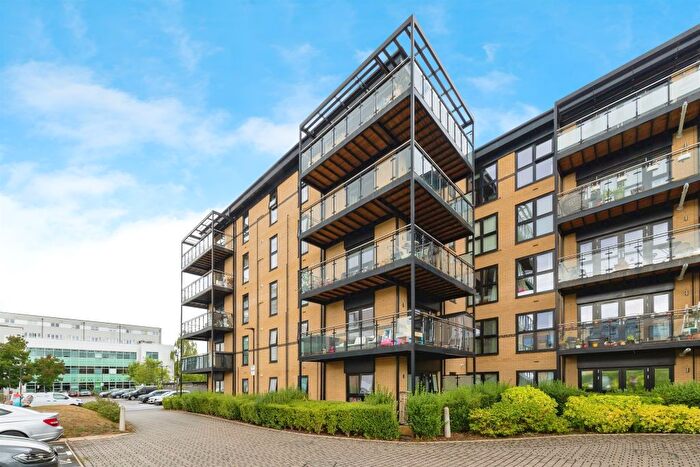 2 Bedroom Flat For Sale In Bessemer Road, Welwyn Garden City, AL7