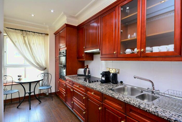 3 Bedroom Flat To Rent In Down Street, Mayfair, London, W1J