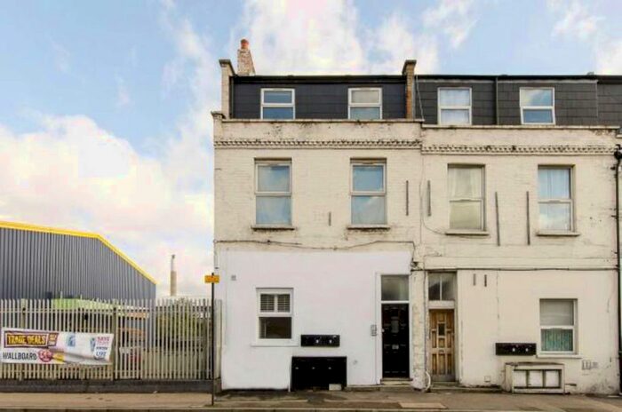 2 Bedroom Flat To Rent In Ilderton Road, London, SE15