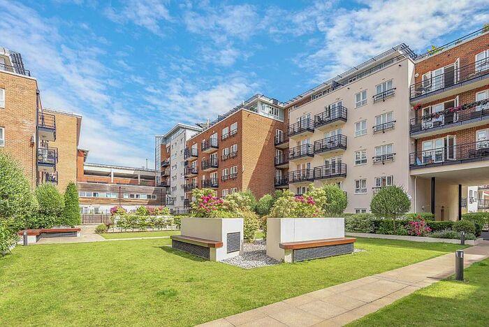 2 Bedroom Flat To Rent In Royal Quarter, Seven Kings Way, Kingston Upon Thames, KT2