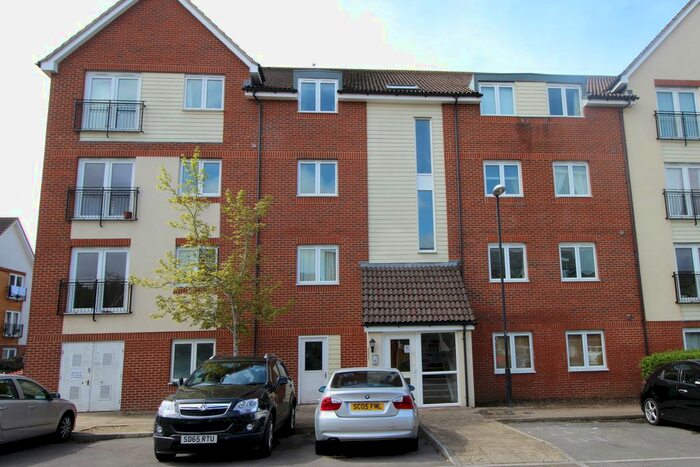 2 Bedroom Flat To Rent In Hollybrook Park, Kingswood, BS15