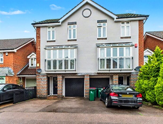 3 Bedroom Town House For Sale In Walker Road, Maidenbower, RH10