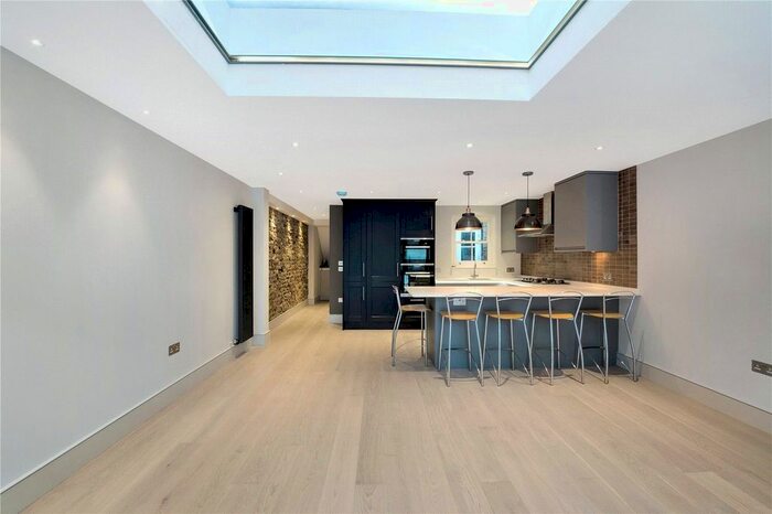 2 Bedroom Flat To Rent In St. James's Drive, Wandsworth Common, London, SW17