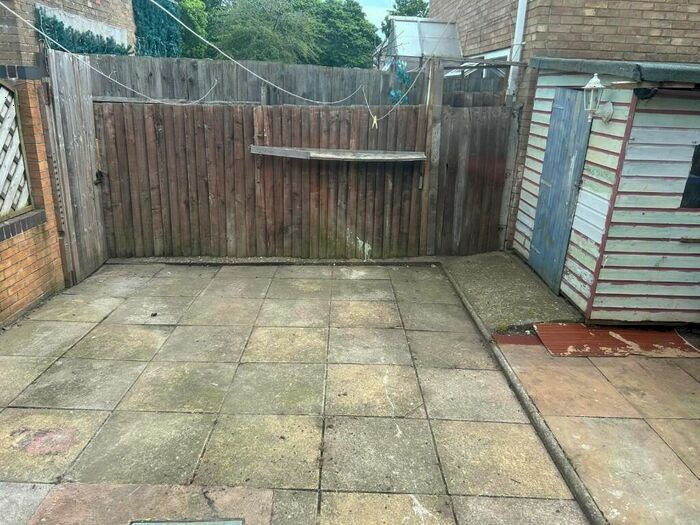 3 Bedroom Semi-Detached House To Rent In Gainsborough Drive, Leamington Spa, Warwickshire, CV31