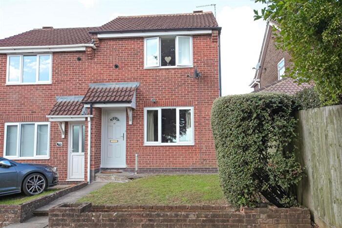 2 Bedroom Semi-Detached House For Sale In Hillside Close, Banbury, OX16