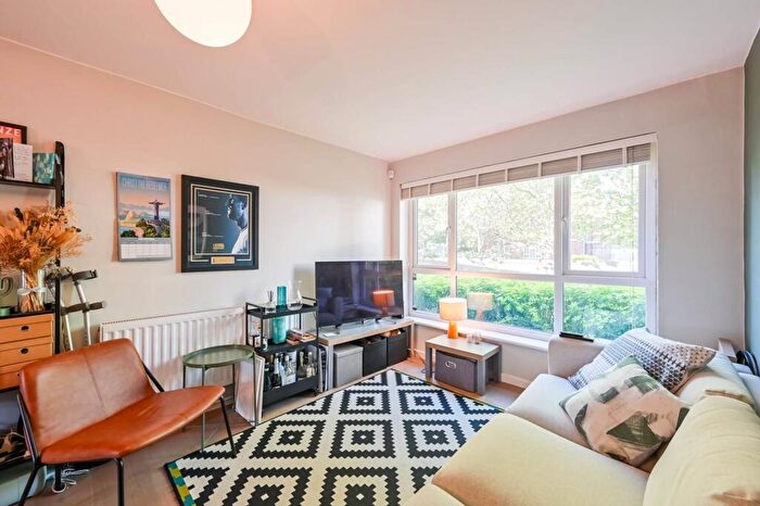 1 Bedroom Flat For Sale In William Guy Gardens, , Bow, London, E3