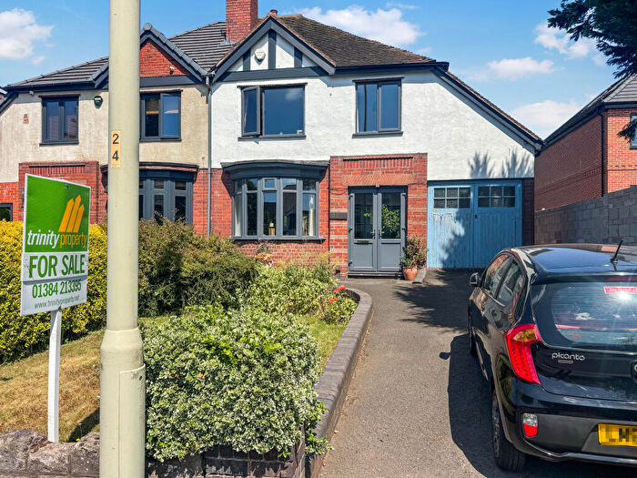 3 Bedroom Semi-Detached House For Sale In Oakham Road, Dudley, West Midlands, DY2