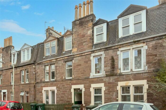 2 Bedroom Flat To Rent In E Ballantine Place, Perth, PH1