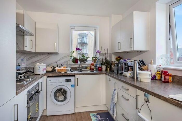 2 Bedroom Flat To Rent In Mayfair Court, Hunting Place, Hounslow, TW5