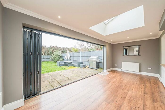 1 Bedroom Flat For Sale In Glebe Side, Twickenham, TW1