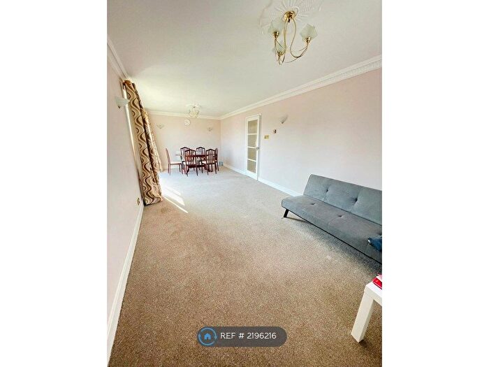 2 Bedroom Flat To Rent In Baldwins Lane, Croxley Green, Rickmansworth, WD3