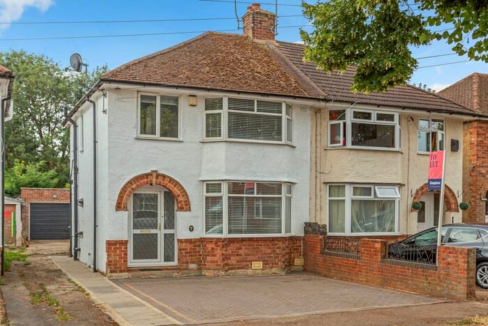 3 Bedroom Semi-Detached House To Rent In Sinclair Avenue, Banbury, OX16