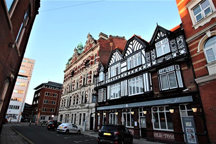 2 Bedroom Apartment To Rent In Beddow Hall, PO5