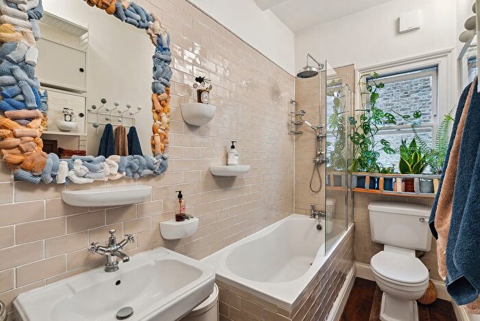 2 Bedroom Flat For Sale In Marlborough Road, Richmond, TW10