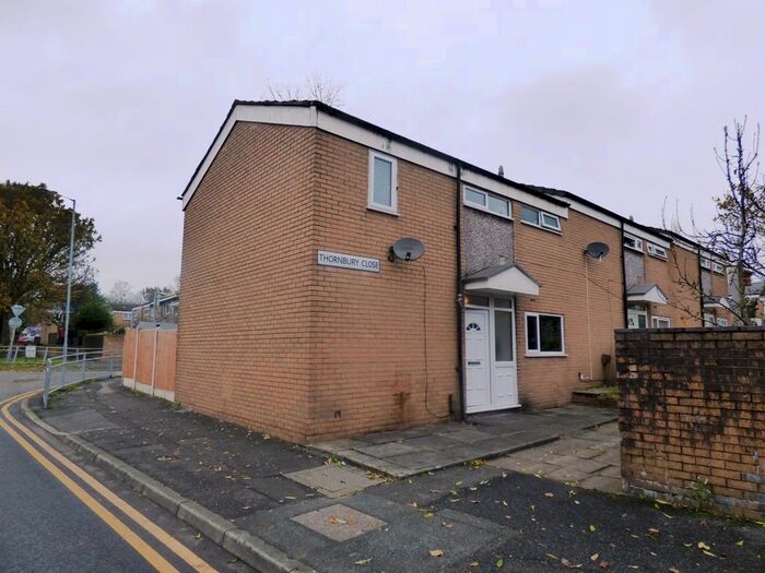 3 Bedroom End Of Terrace House For Sale In Thornbury Close, Halliwell