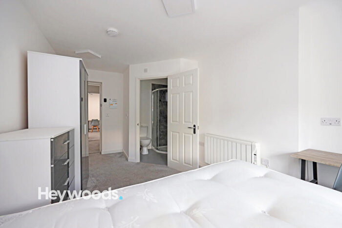 House Of Multiple Occupation To Rent In Room, Ironmarket, ST5