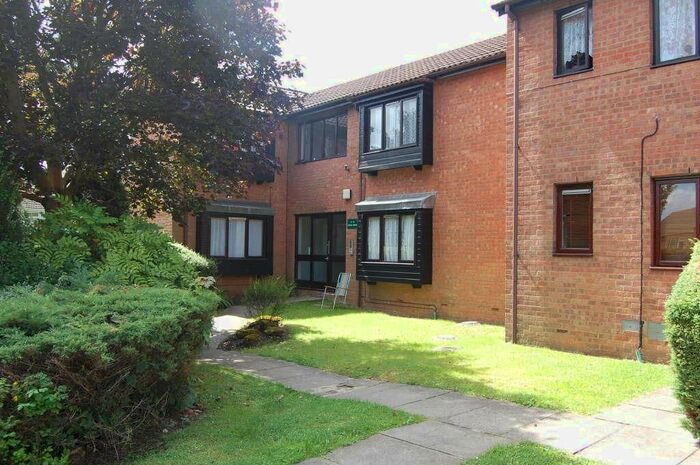 Studio To Rent In Astra Court, Round Green, Luton, LU2