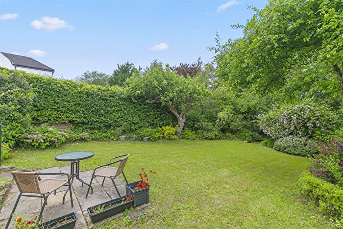 3 Bedroom Semi-Detached House For Sale In Hawksworth Lane, Guiseley, LS20