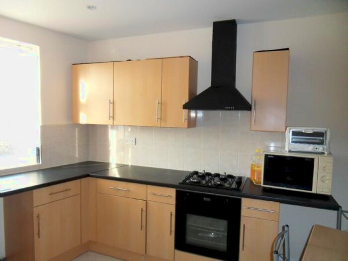 4 Bedroom Flat To Rent In Grove Crescent, London, NW9