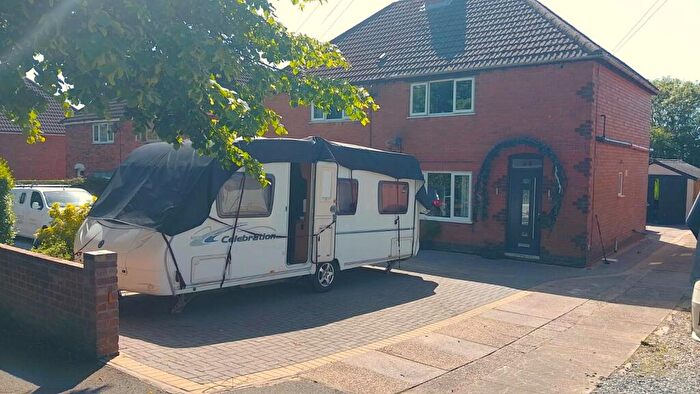 3 Bedroom Semi-Detached House For Sale In Springfield Road, Midway, Swadlincote, DE11