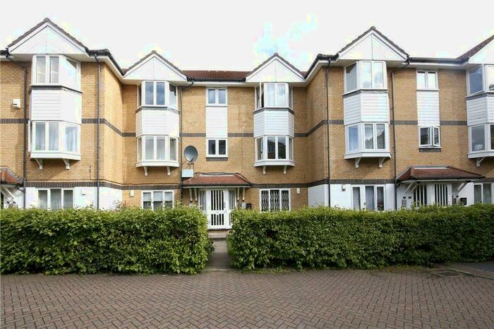 2 Bedroom Apartment To Rent In Sheppard Drive, Bermondsey, London, SE16