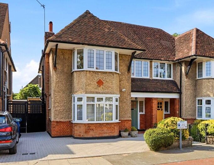 3 Bedroom Semi-Detached House For Sale In Willow Way, Finchley, N3