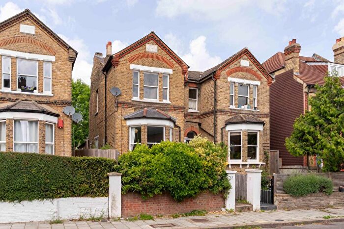 2 Bedroom Flat To Rent In Thornlaw Road, West Norwood, London, SE27