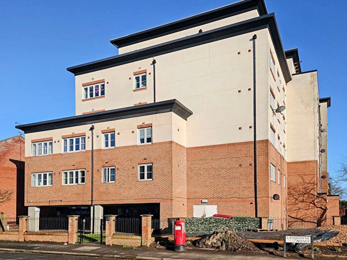 2 Bedroom Flat For Sale In Bath Road, Slough, SL1