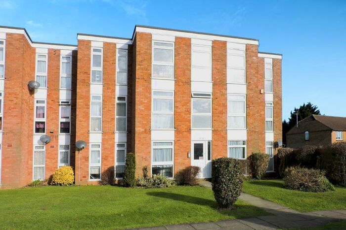 2 Bedroom Flat To Rent In Elderberry Close, Luton, Bedfordshire, LU2