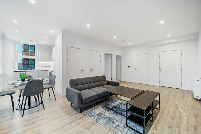 2 Bedroom Flat To Rent In Horlicks Quarter, Slough, London, SL1