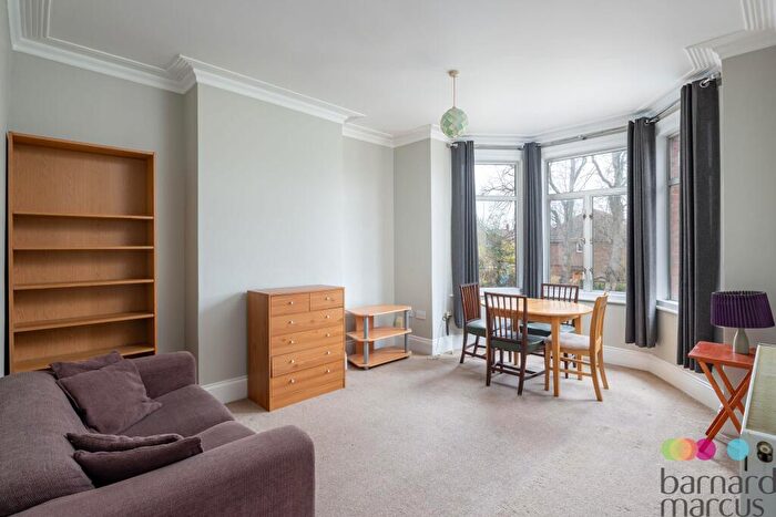 2 Bedroom Apartment To Rent In Granville Road, N12