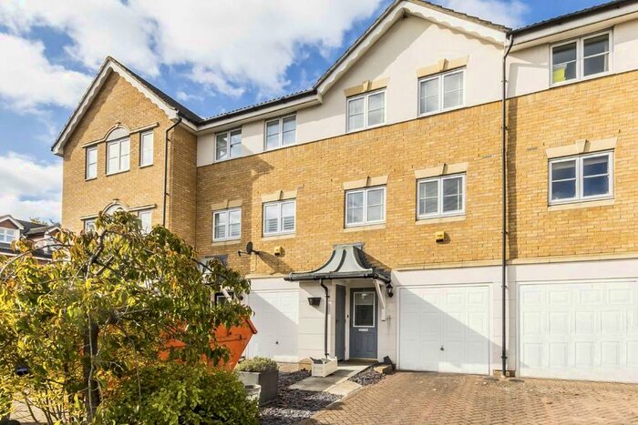 3 Bedroom Property To Rent In Bowater Gardens, Sunbury-On-Thames, TW16