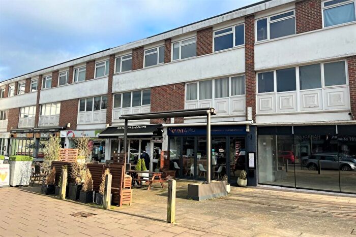 3 Bedroom Apartment To Rent In Woodside Road, Amersham, HP6