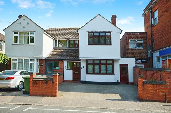4 Bedroom Semi-Detached House For Sale In North Approach, Watford, WD25