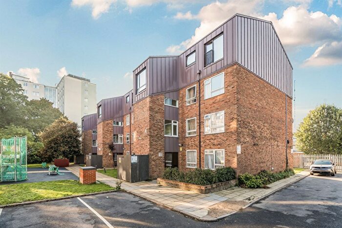 2 Bedroom Flat For Sale In Taylor Close, London, N17