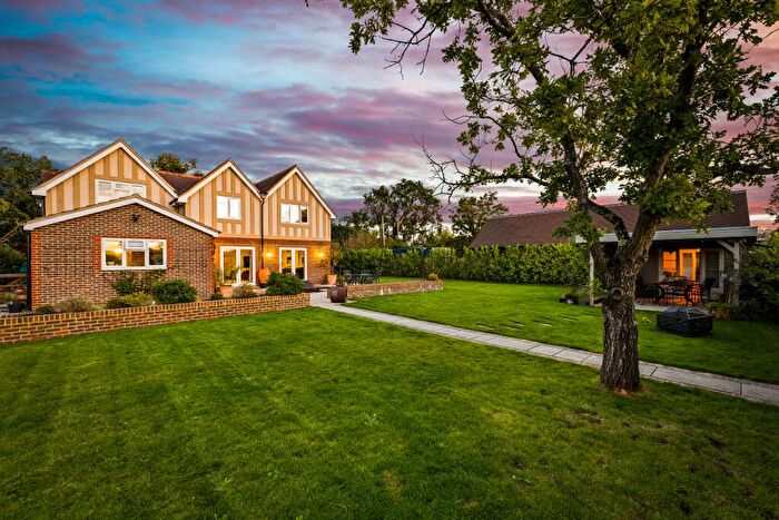 4 Bedroom Detached House To Rent In Ref: Gf - Bonnetts Lane, Ifield, RH11