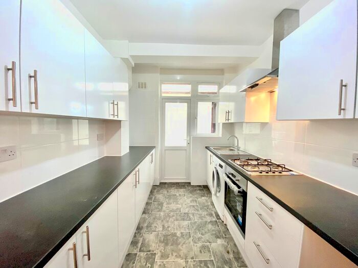 4 Bedroom Semi-Detached House To Rent In Nether Street, West Finchley, London, N3