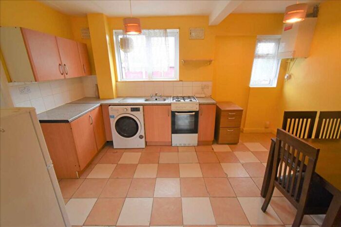 4 Bedroom House To Rent In Farnol Road, Dartford, DA1