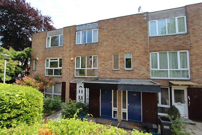 2 Bedroom Maisonette To Rent In Turnpike Link, Park Hill, CR0