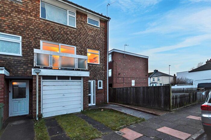 3 Bedroom End Of Terrace House To Rent In Barden Road, Eastbourne, BN22