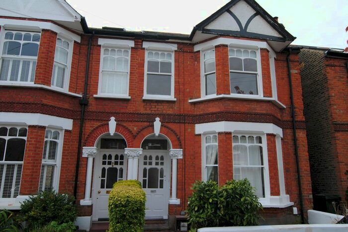 3 Bedroom Detached House To Rent In Haverfield Gardens, Richmond, Uk, TW9