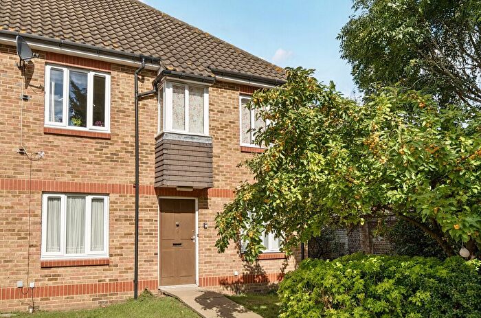 1 Bedroom Maisonette For Sale In Worthington Close, Mitcham, CR4