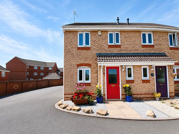 3 Bedroom Semi-Detached House For Sale In Petunia Close, Bermuda Park, Nuneaton, CV10
