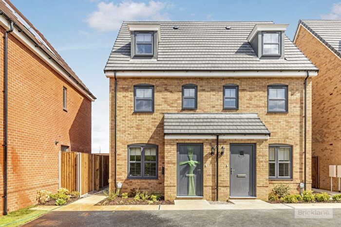 3 Bedroom Property To Rent In Pumpkin Close, Northampton, NN6