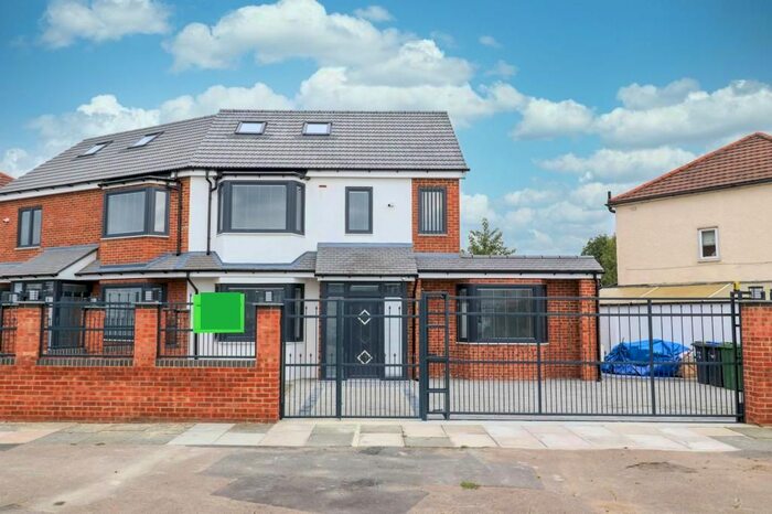 5 Bedroom Semi-Detached House To Rent In Larmans Road, Enfield EN3