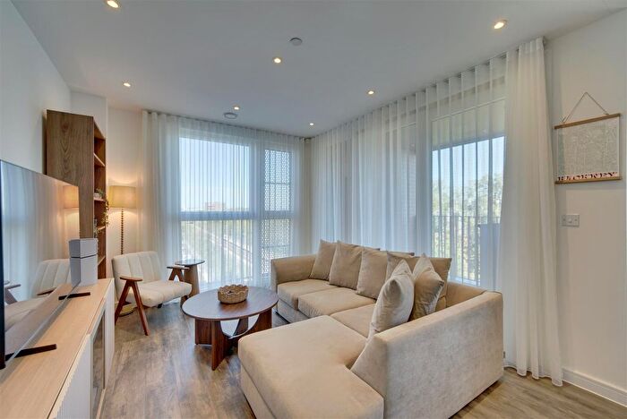 1 Bedroom Flat For Sale In Peregrine Point, Alma Road, Enfield, EN3