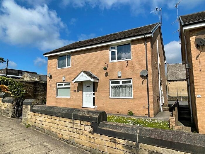 1 Bedroom Flat To Rent In Thorp Garth, Idle, BD10