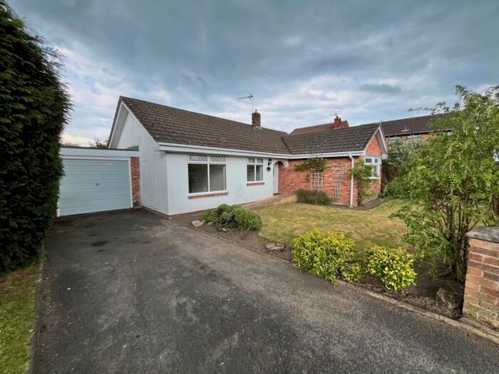 3 Bedroom Bungalow To Rent In Millbeck Close, Weston, Crewe, Cheshire, CW2